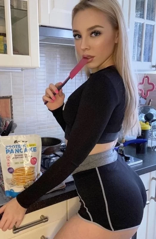 Блогерша Фрося слив горячих фото без одежды (18+)