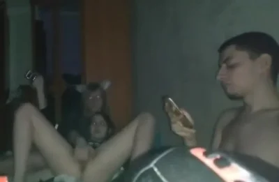 Пьяная сестра с подругой уговорили братика поебать их в пилотки